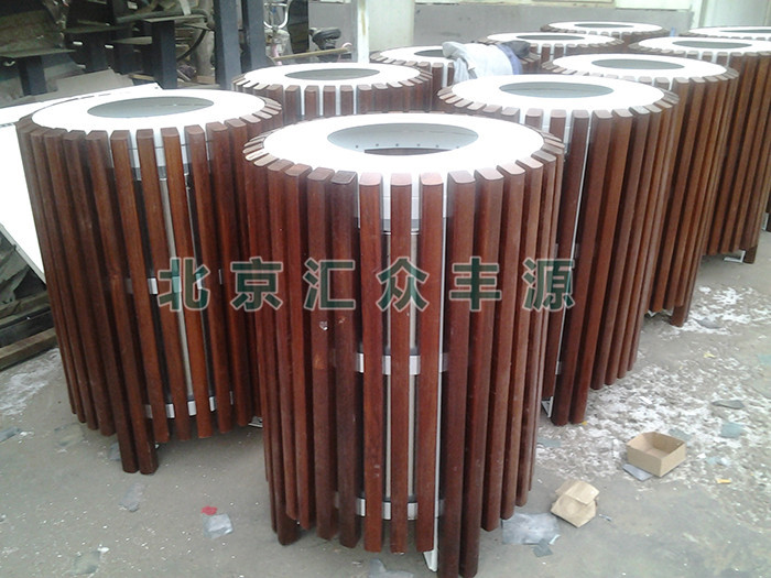 奧特萊斯垃圾桶安裝項目